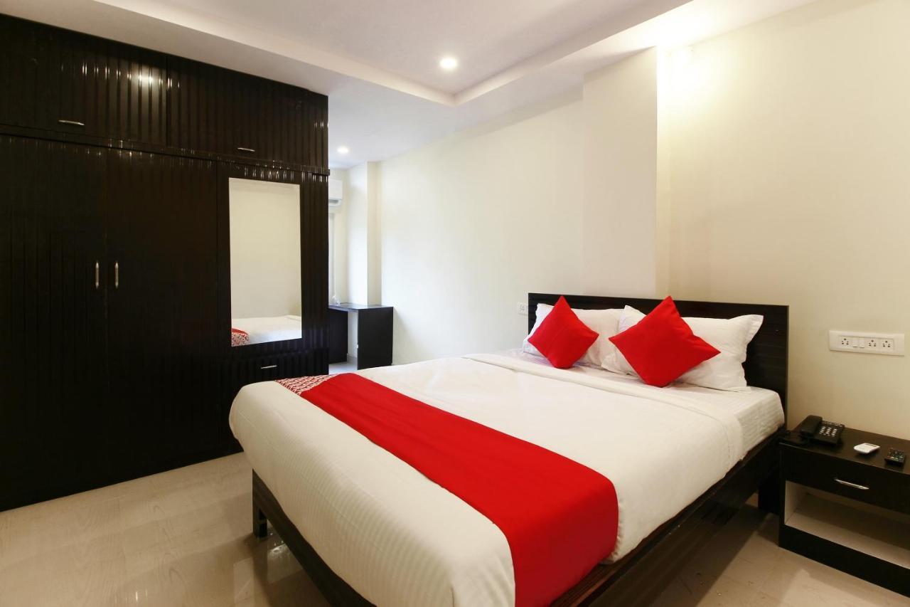Oyo Sri Vinayaka Grand Hotell Shamshabad Exteriör bild