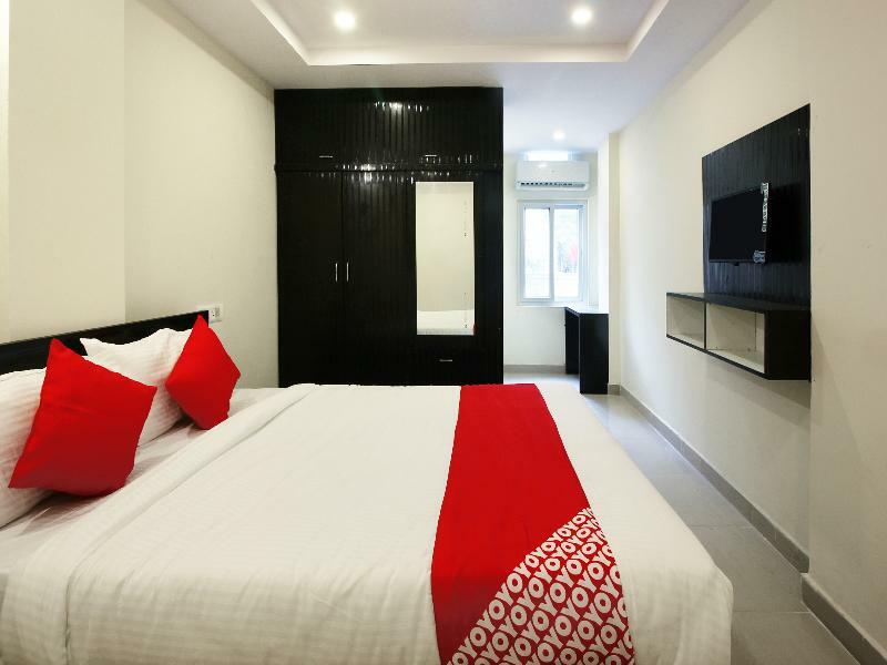 Oyo Sri Vinayaka Grand Hotell Shamshabad Exteriör bild